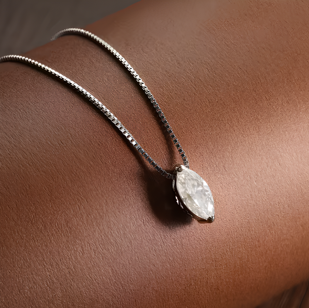 Colar Bella Marquise Moissanite em Prata