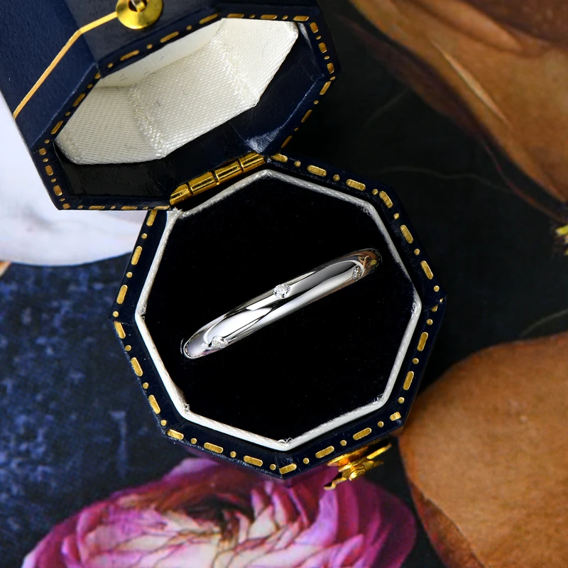 Aliança Ergonômica 15 Pontos Moissanite Prata Banhada à Ouro 18k