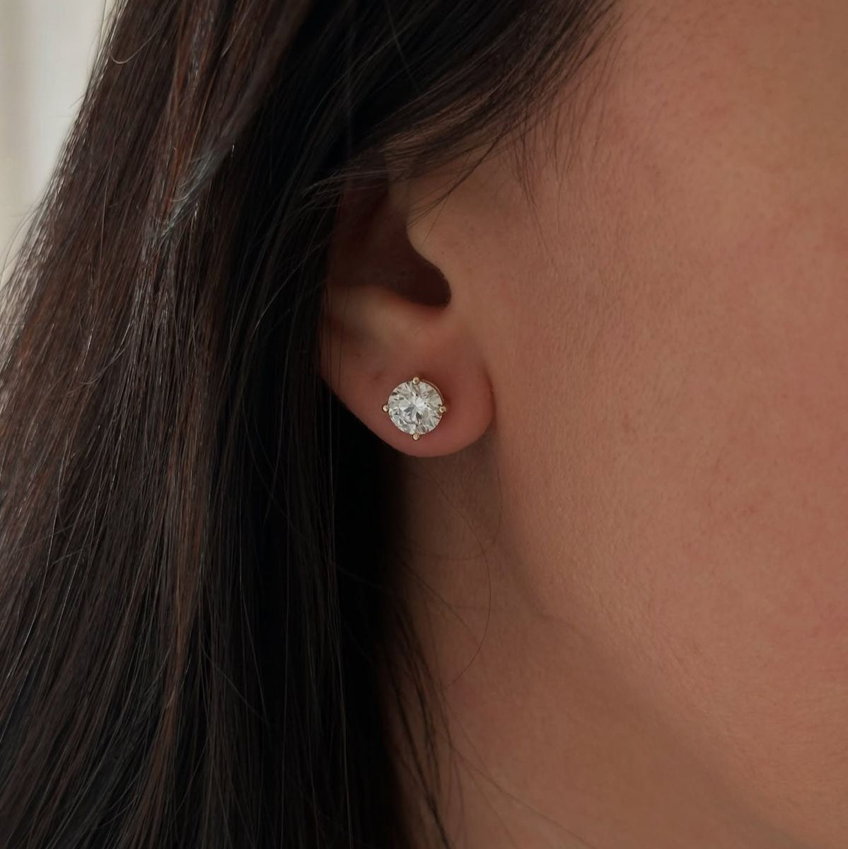 Brinco Solitário Haste Moissanite em Ouro 18k