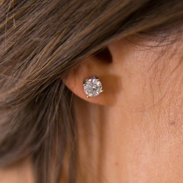 Brinco Solitário Haste Moissanite em Ouro 18k