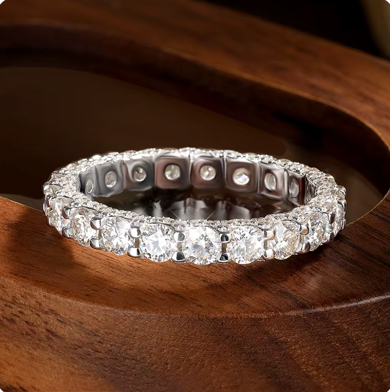 Aliança Cravejada 250 Pontos Moissanite em Prata 925