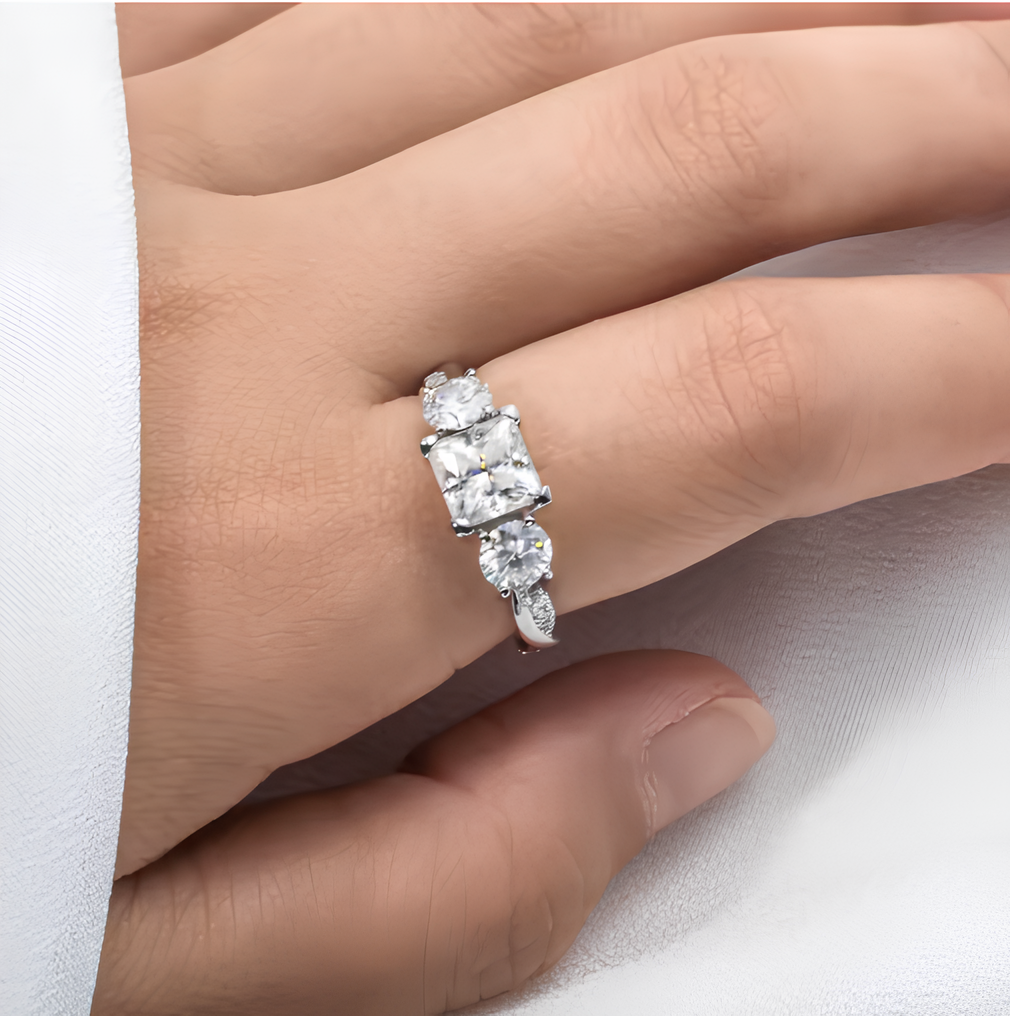 Anel Twisted Moissanite Cravejado