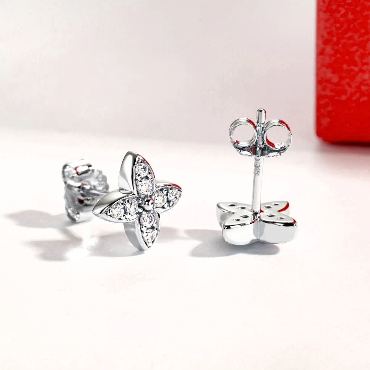 Brinco Pedras Cintilantes Moissanite Banhado a Ouro 18k