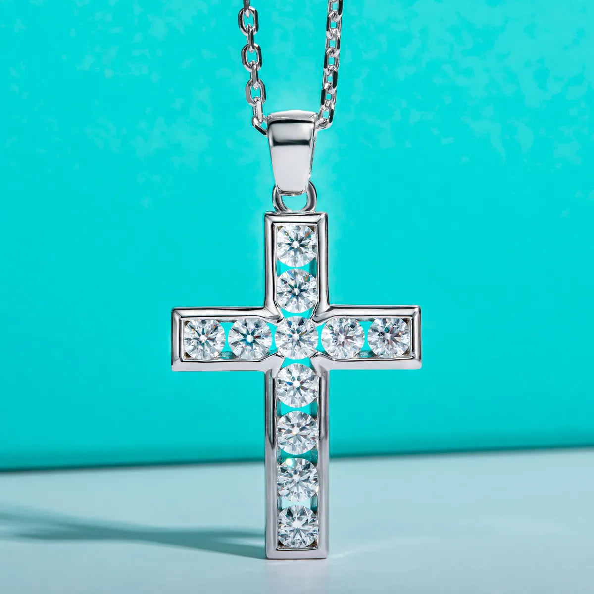 Colar Crucifixo Moissanite Cravejado em Prata - Loratta