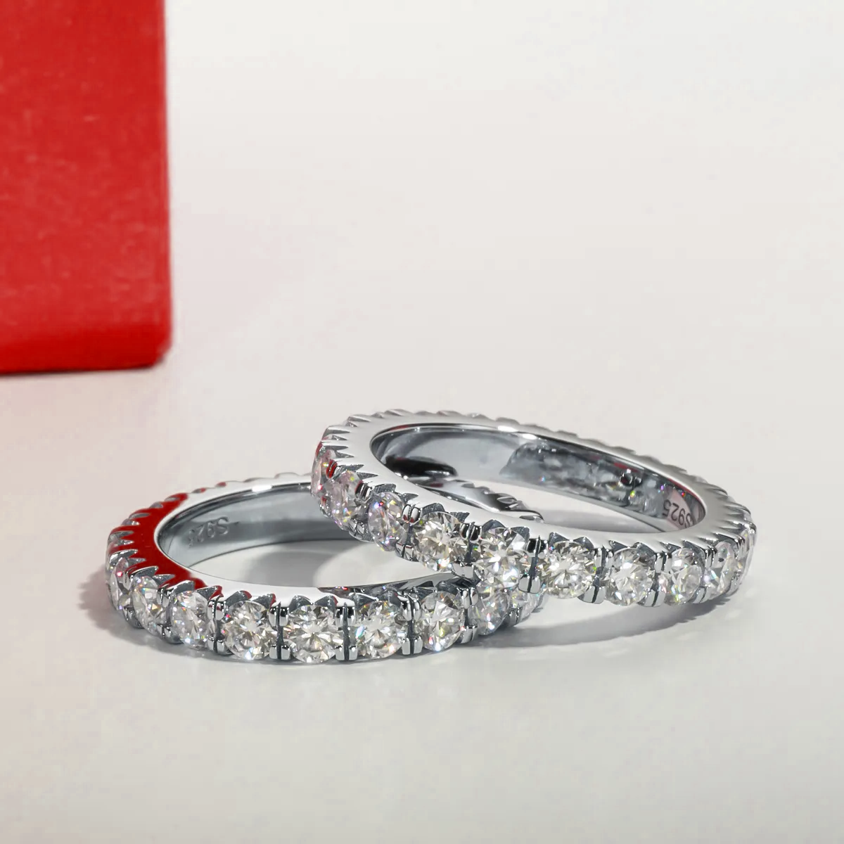 Aliança 200 Pontos Moissanite Prata Banhada a Ouro Branco 18k