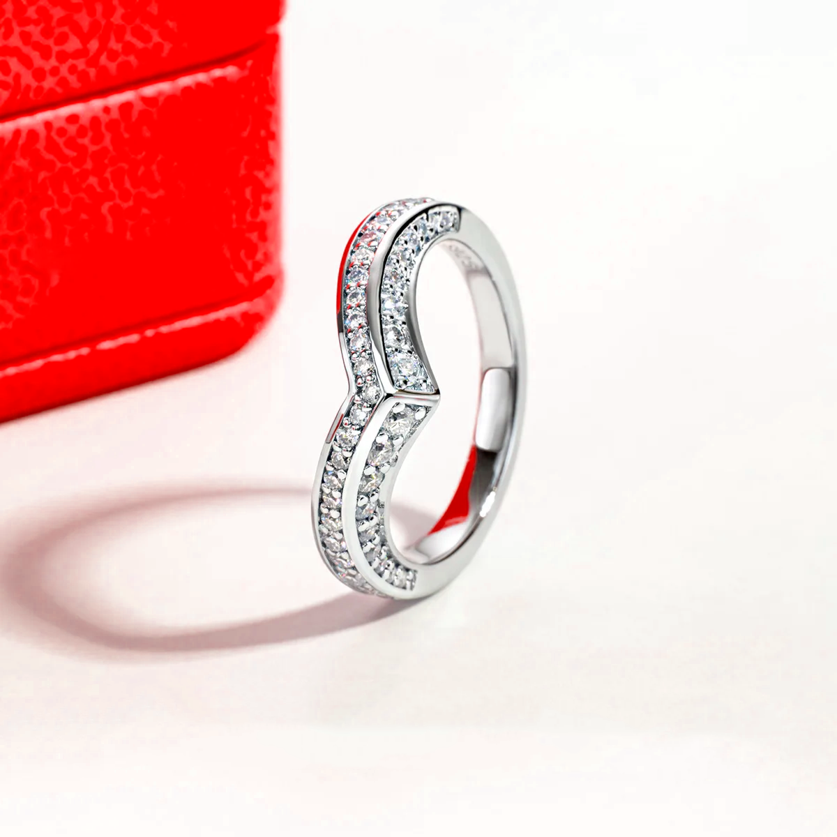 Meia Aliança Vênus Moissanite em Prata Banhada a Ouro