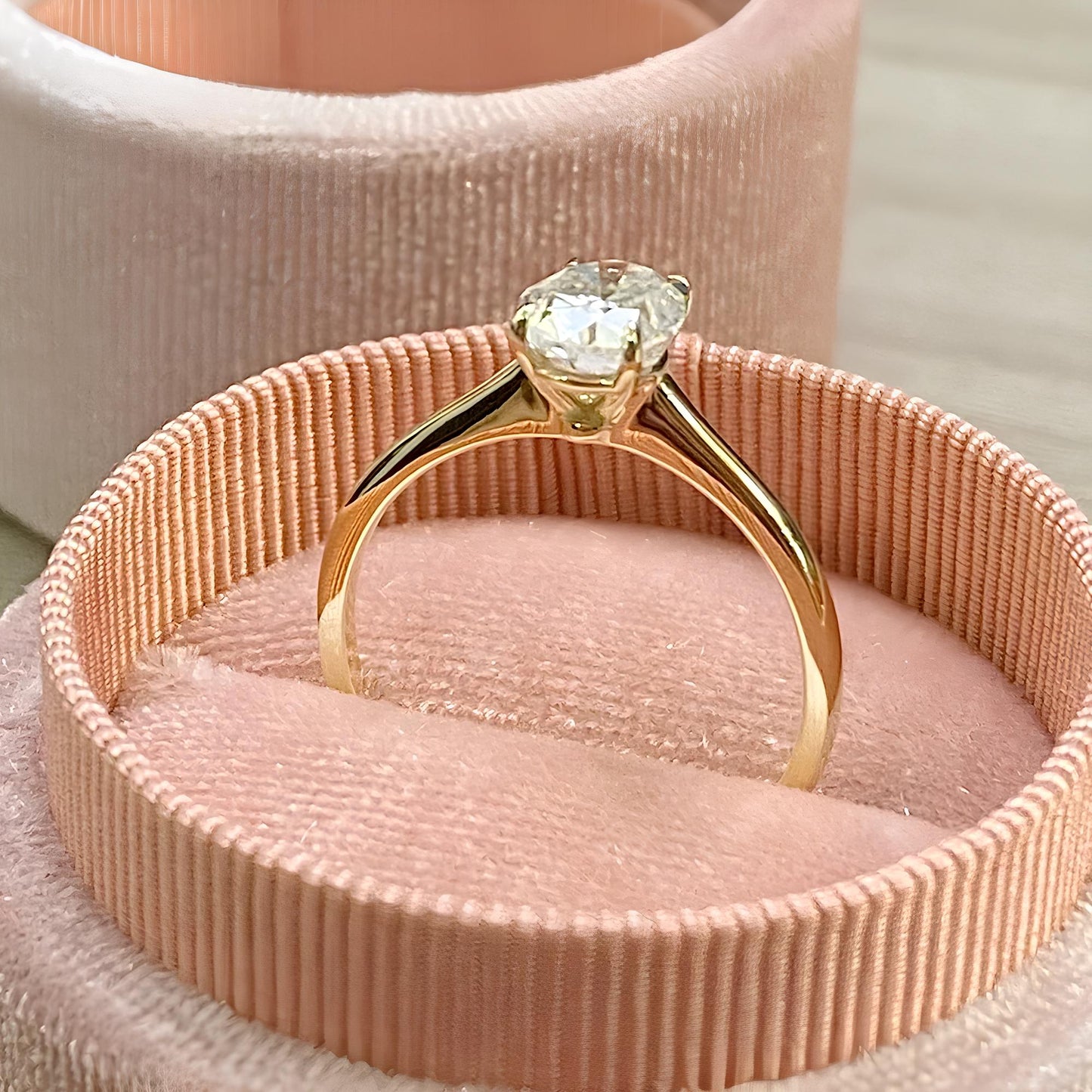Anel Elegância Oval Moissanite