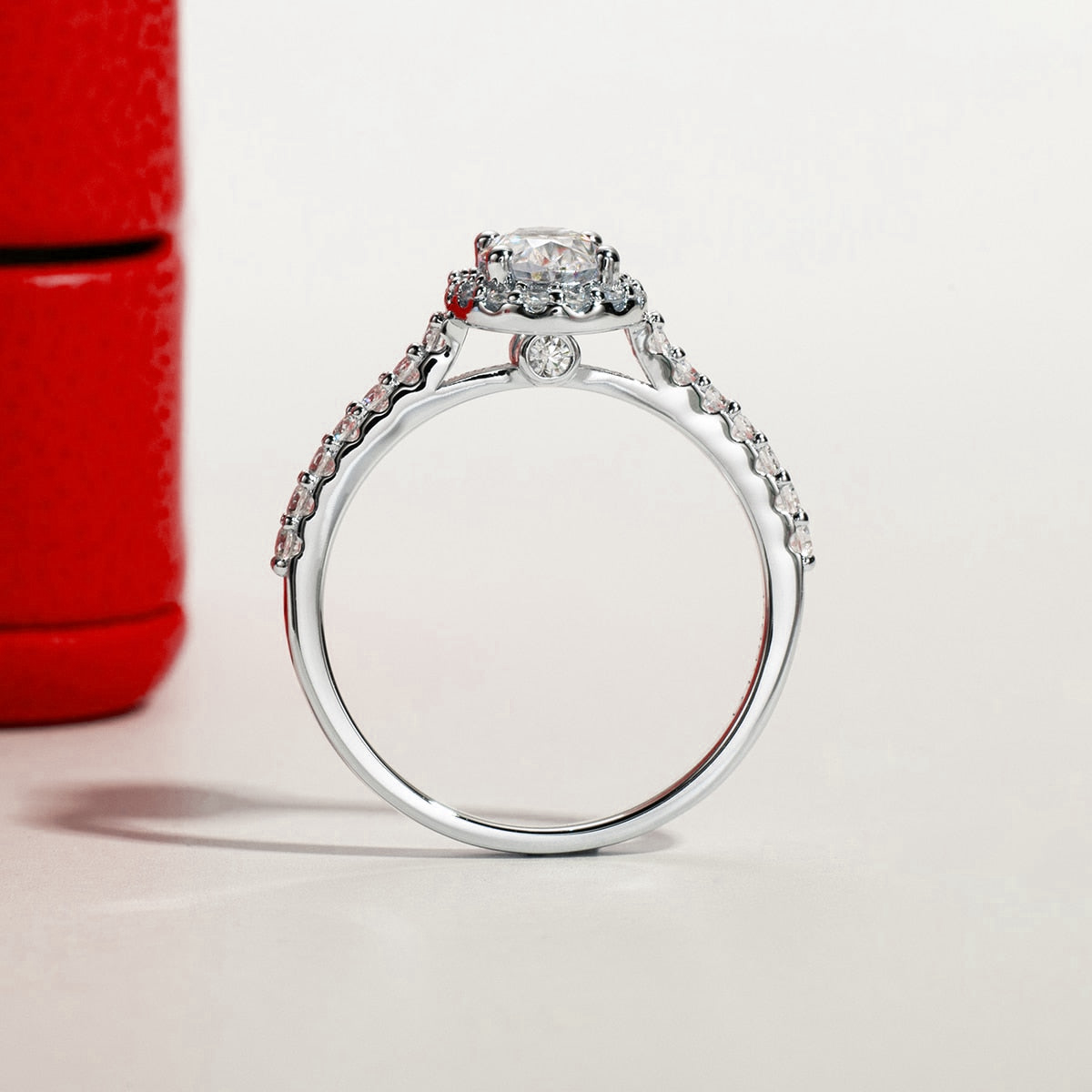 Anel Oval Slim Moissanite Cravejado
