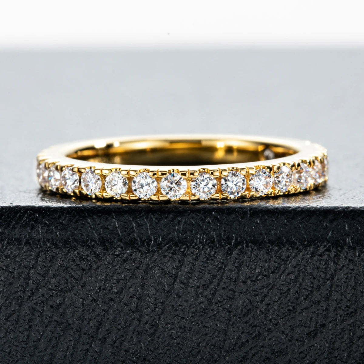 Meia Aliança Aura 20 Pontos Moissanites em Prata Banhada a Ouro