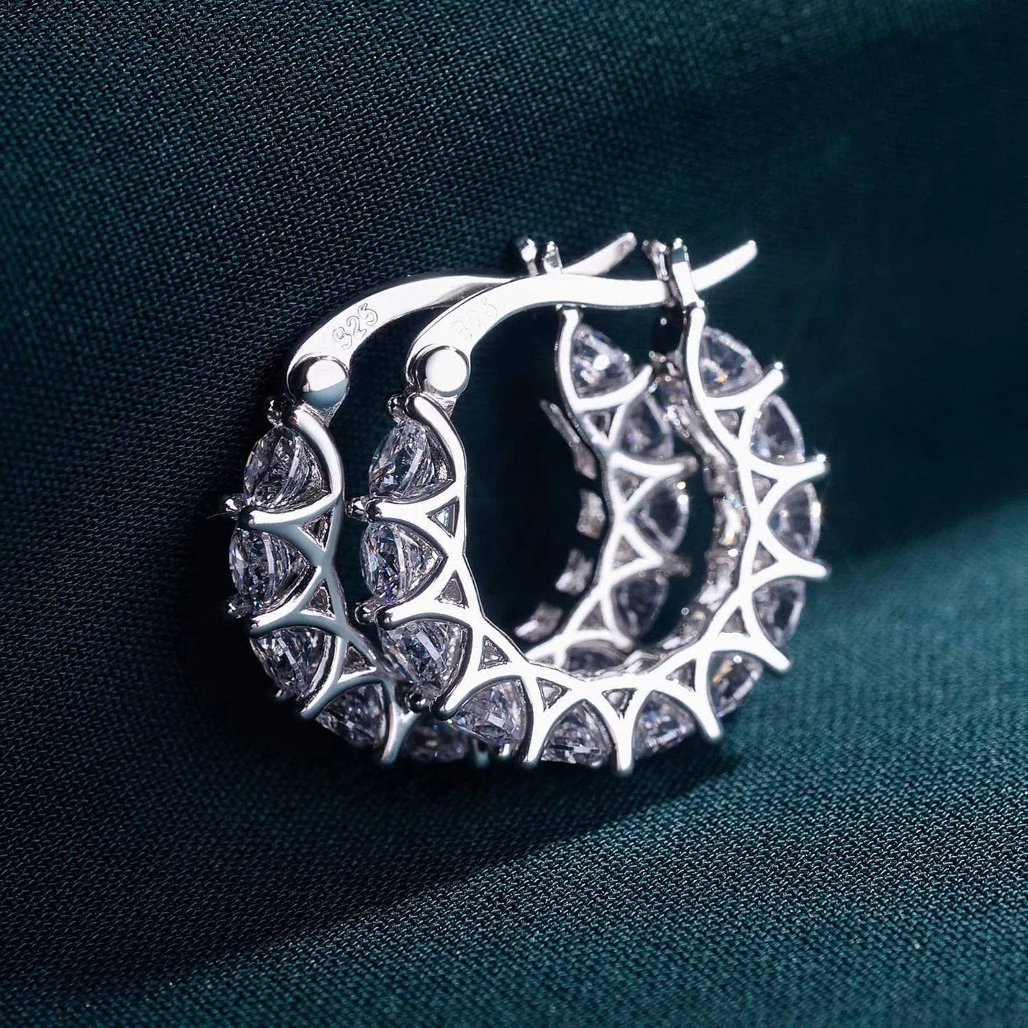 Brinco Argola Entrelaçada Moissanite Folheado a Ouro 18k