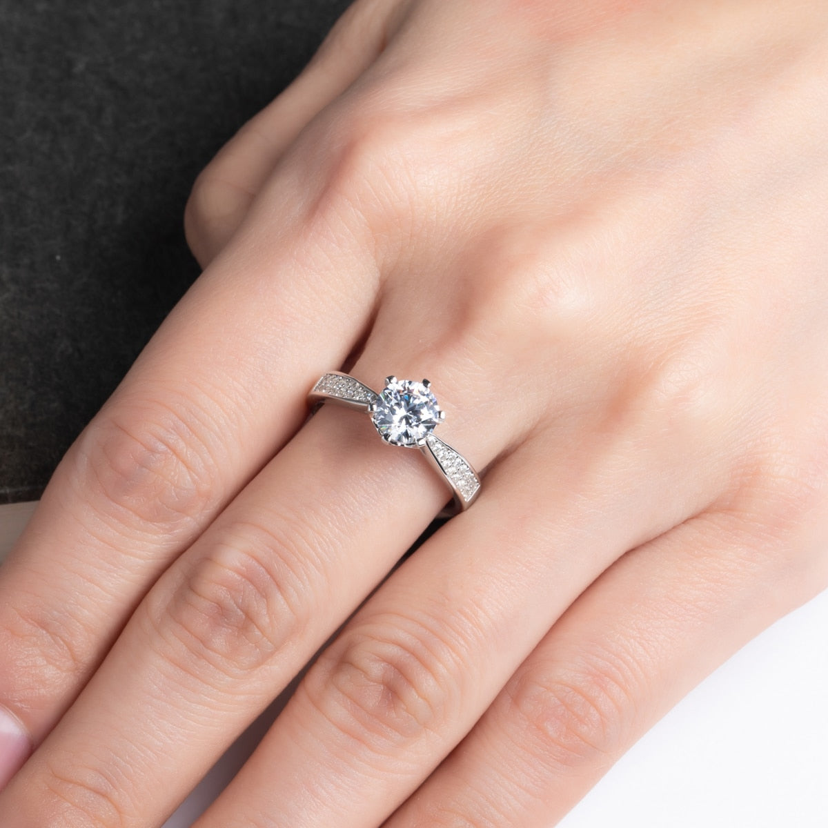 Anel Borealis Moissanite Cravejado - Loratta