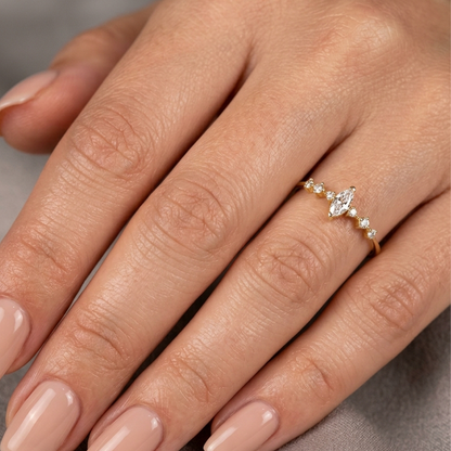 Anel Solitário Alira Navete Moissanite em Ouro 18k