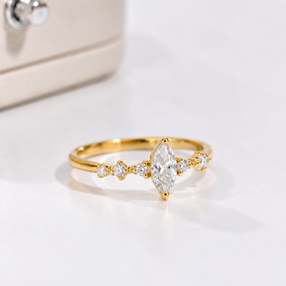 Anel Solitário Alira Navete Moissanite em Ouro 18k