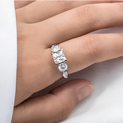 Anel Twisted Moissanite Cravejado
