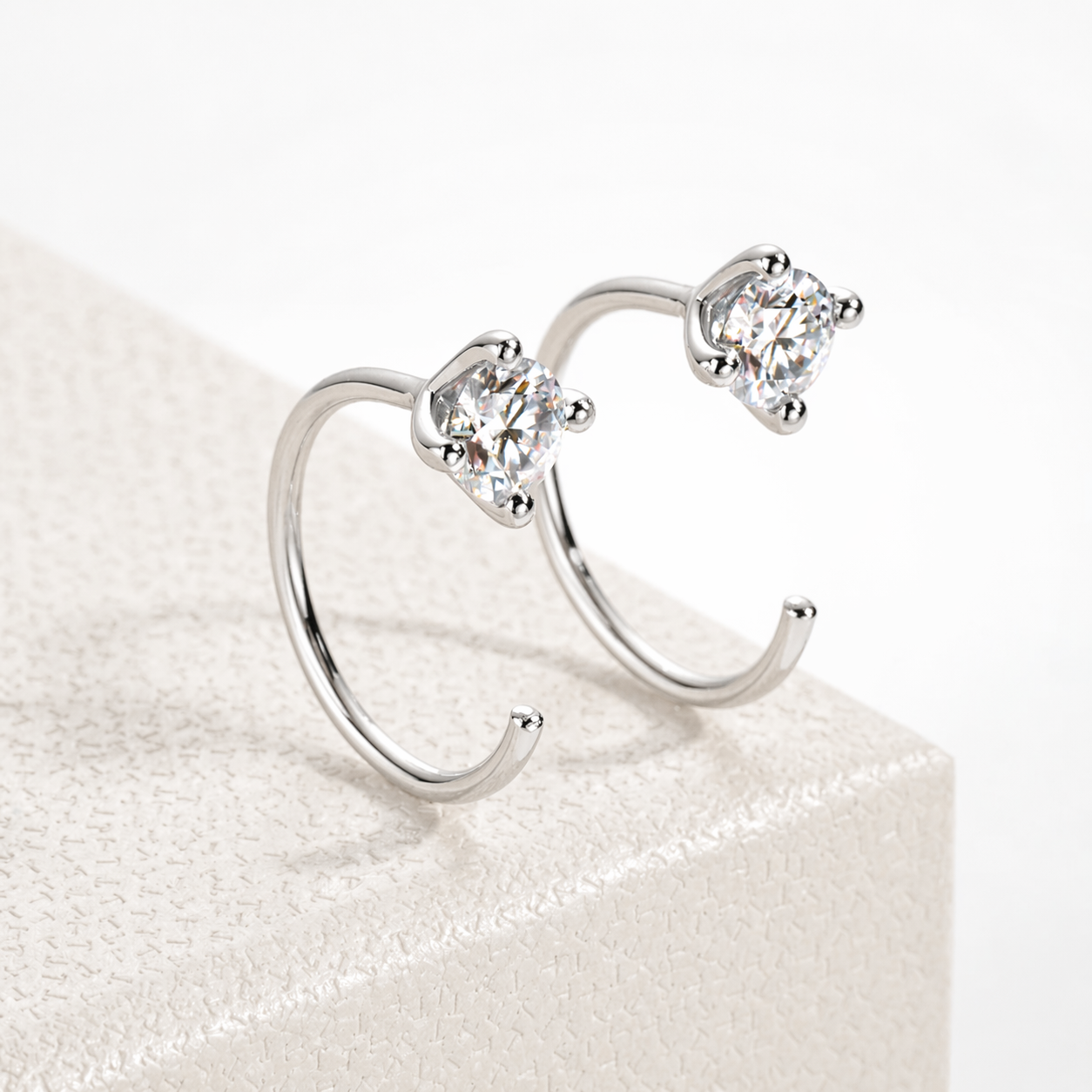 Brinco Ponto Luminoso Moissanite Banhado a Ouro 18k
