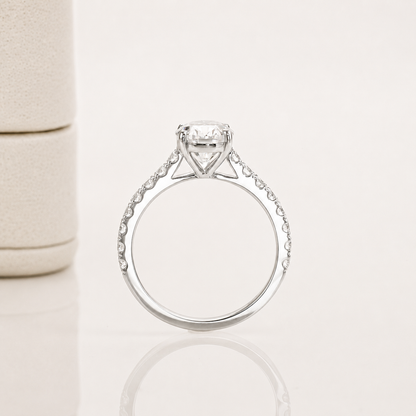 Anel Zênite Oval Moissanite Cravejado Banhado a Ouro 18k
