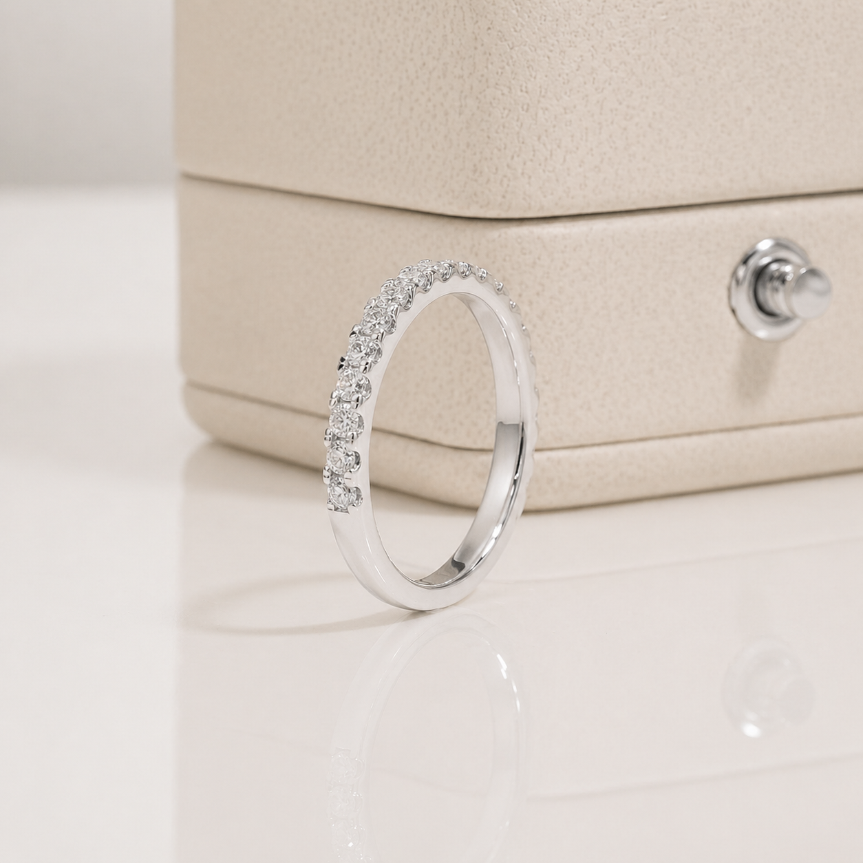 Meia Aliança Ursa 60 Pontos Moissanite Banhada a Ouro 18k