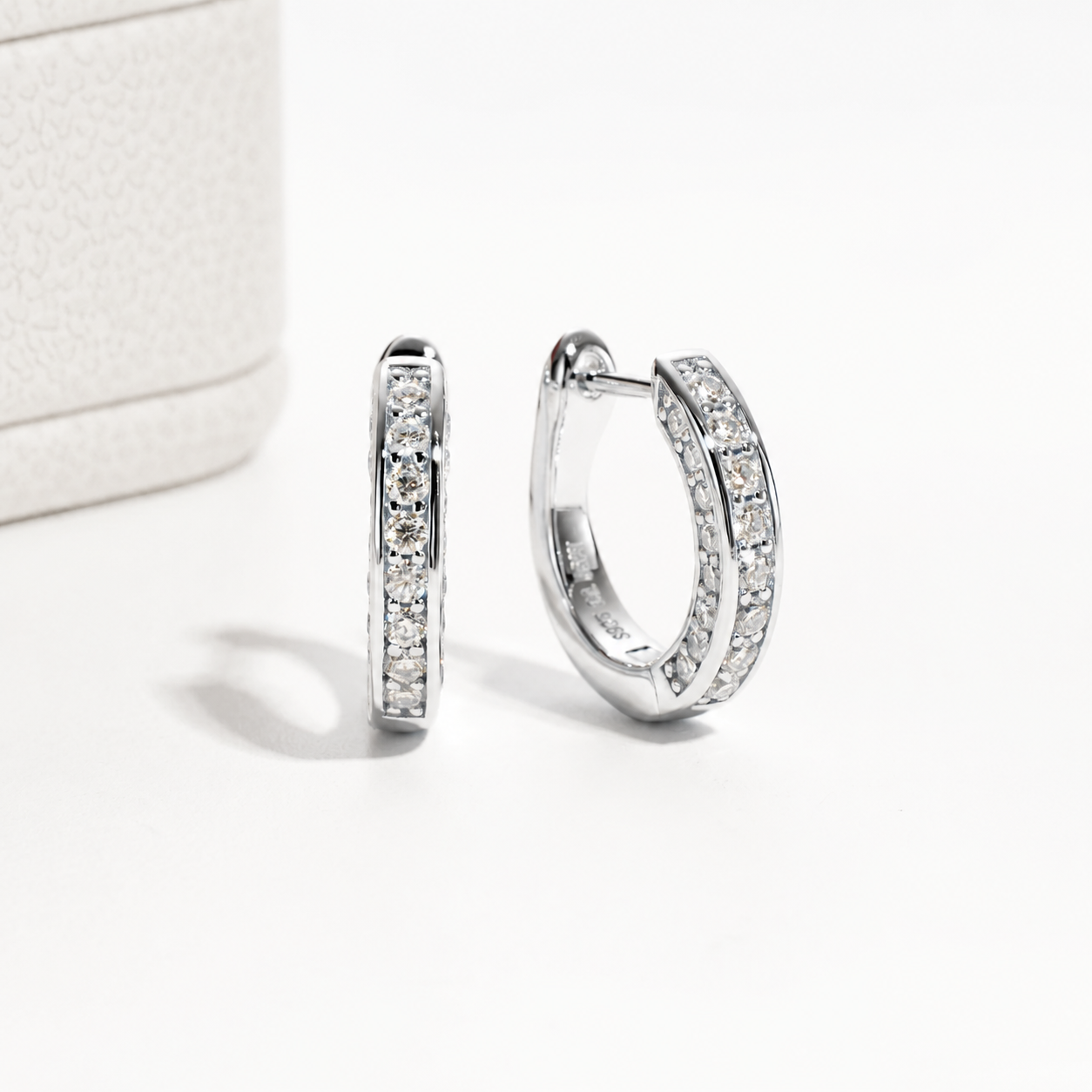 Brinco Radiance Moissanite Banhado a Ouro 18k