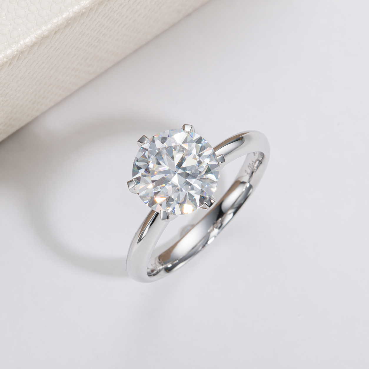 Anel Solitário Brilhante Moissanite Banhado a Ouro 18k