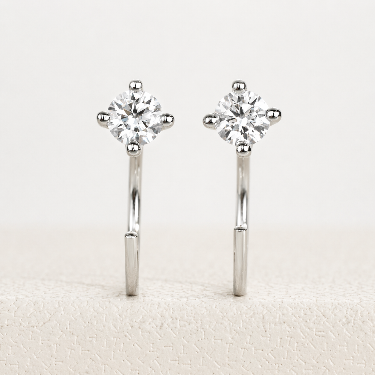 Brinco Ponto Luminoso Moissanite Banhado a Ouro 18k