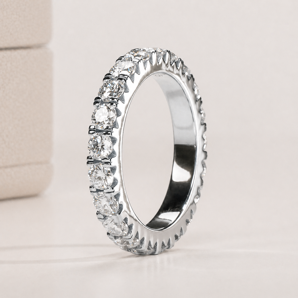 Aliança 200 Pontos Moissanite Banhada a Ouro Branco 18k
