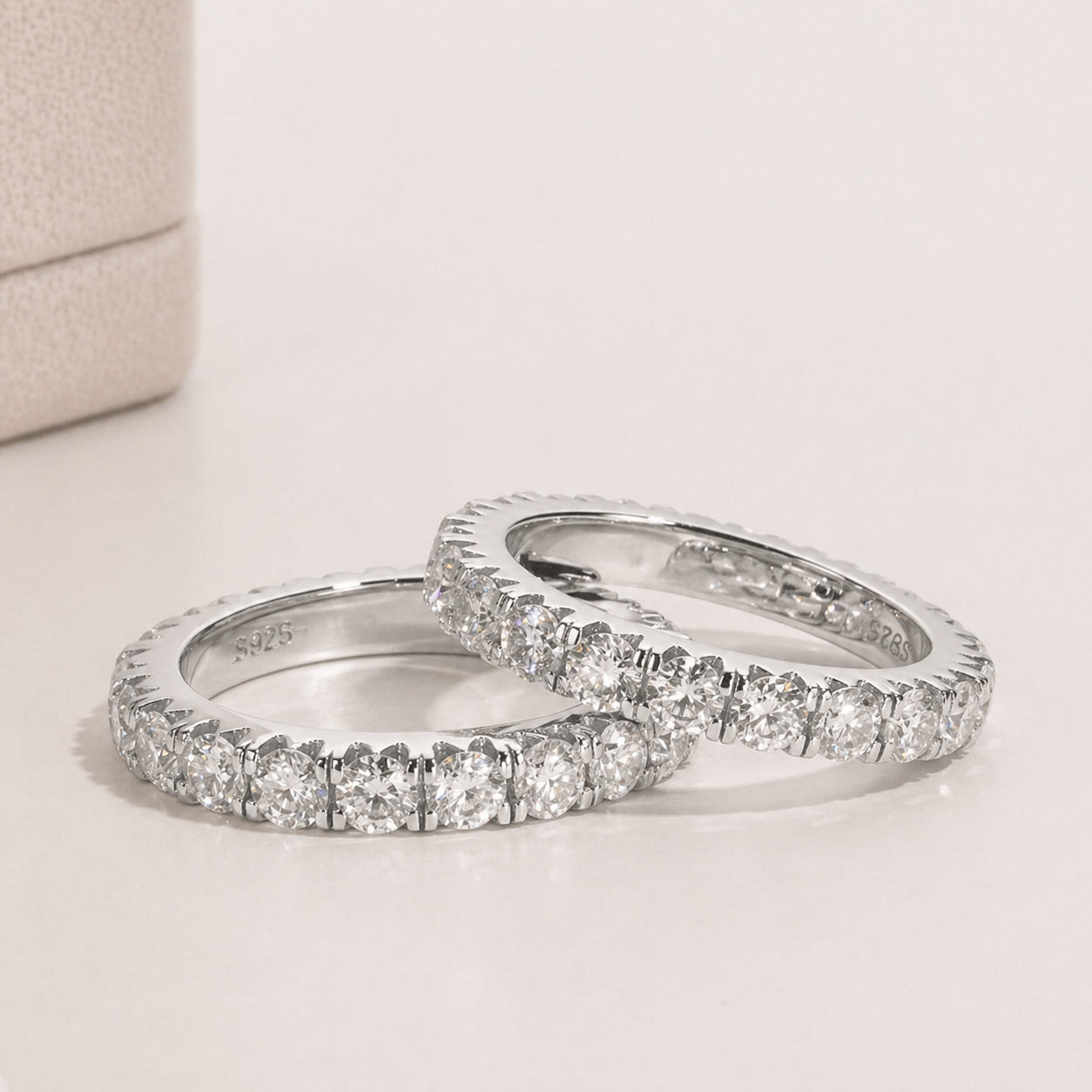 Aliança 200 Pontos Moissanite Banhada a Ouro Branco 18k
