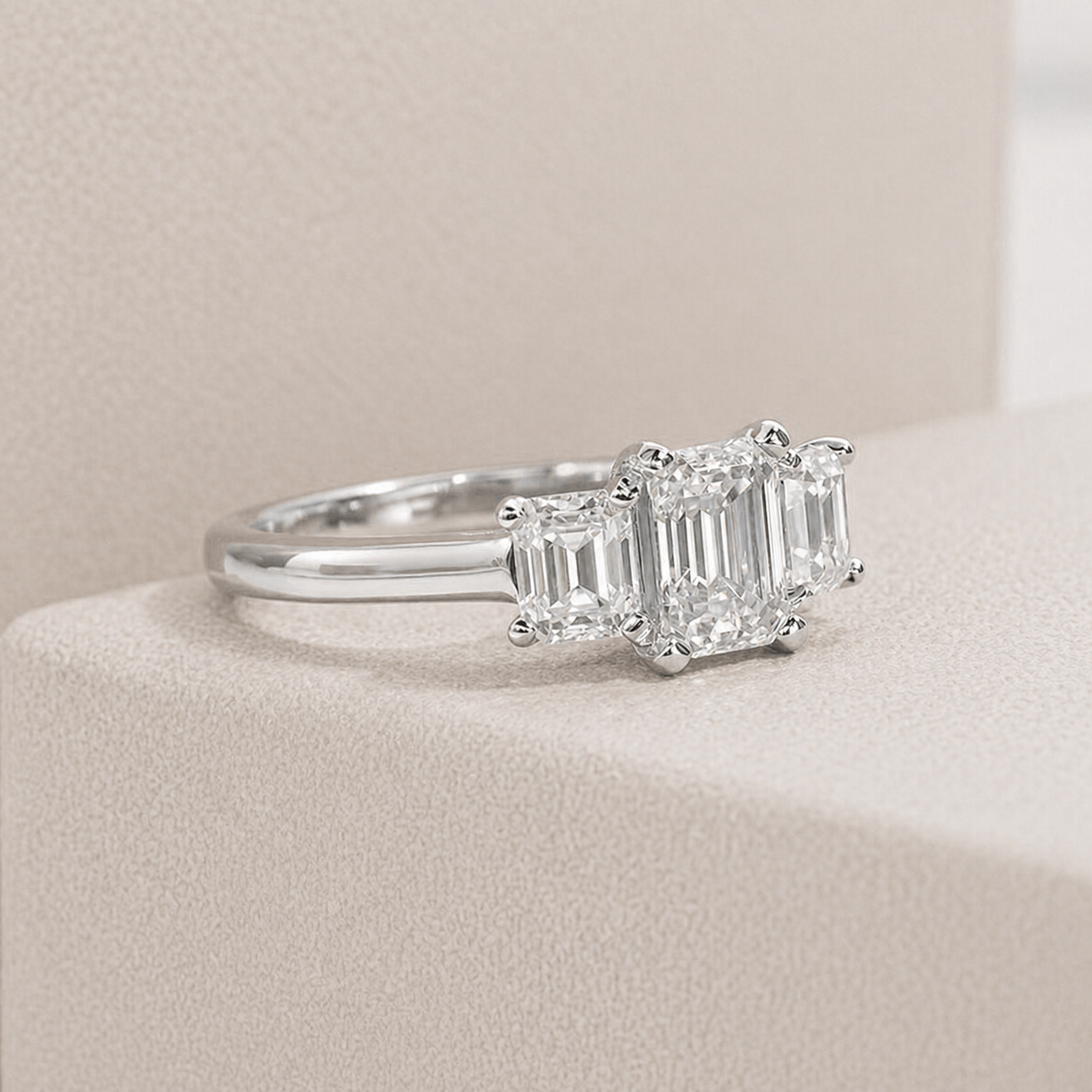 Anel Trigêmeo Esmeralda Moissanite Banhado a Ouro 18k