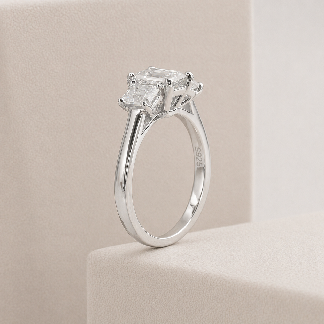 Anel Trigêmeo Esmeralda Moissanite Banhado a Ouro 18k