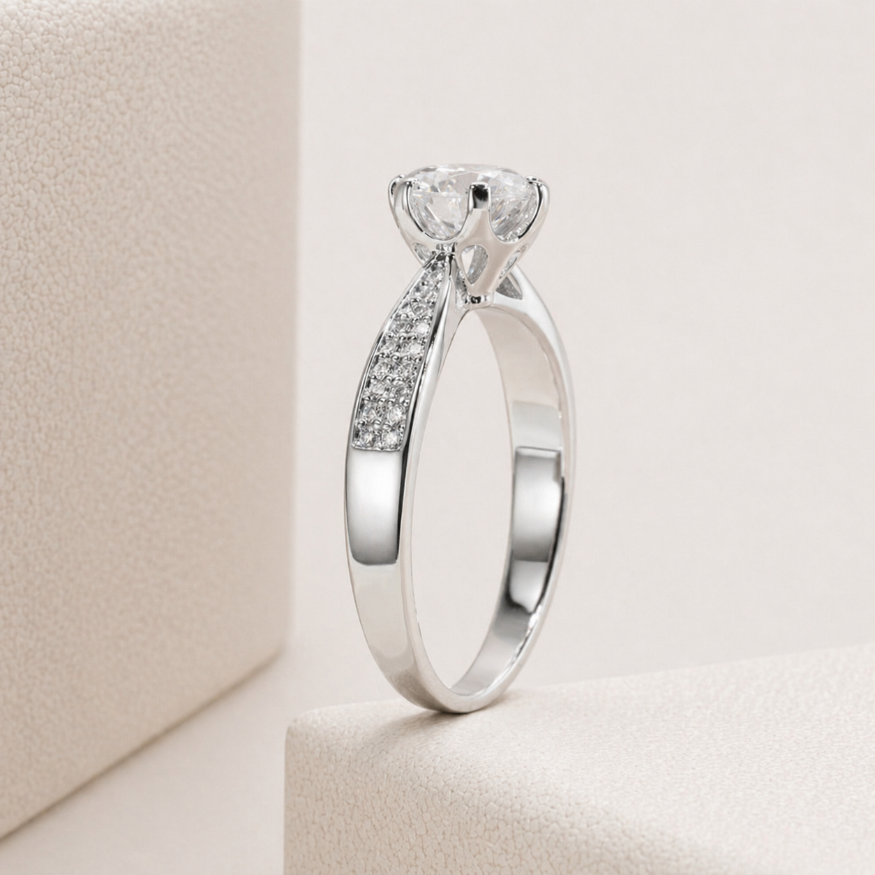 Anel Borealis Moissanite Cravejado Banhado a Ouro 18k