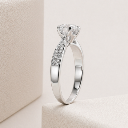 Anel Borealis Moissanite Cravejado Banhado a Ouro 18k