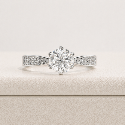 Anel Borealis Moissanite Cravejado Banhado a Ouro 18k