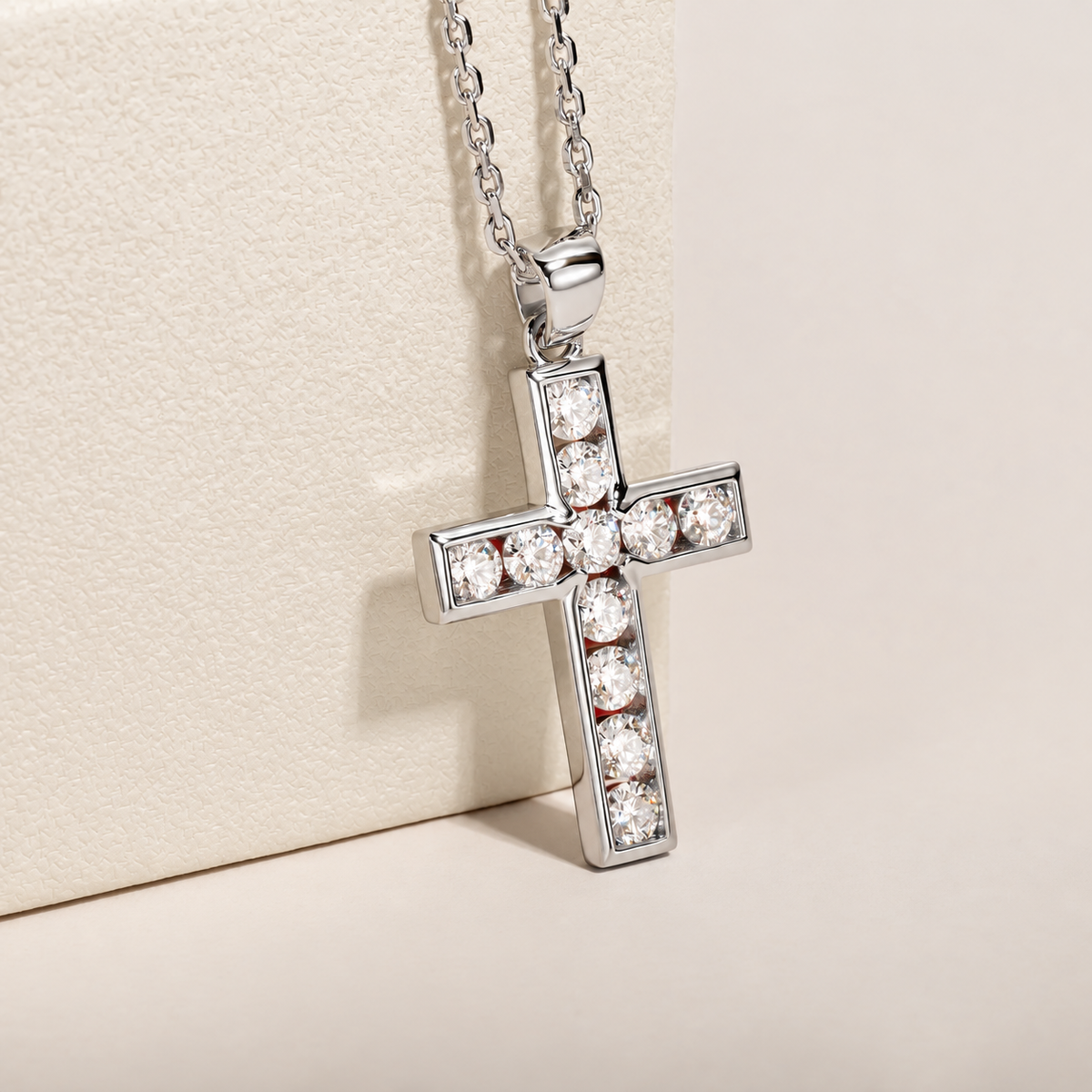 Colar Crucifixo Moissanite Cravejado Banhado a Ouro