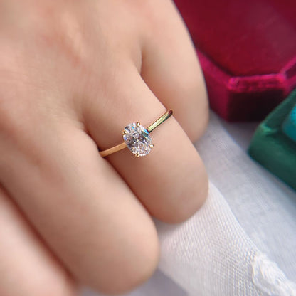 Anel Elegância Oval Moissanite