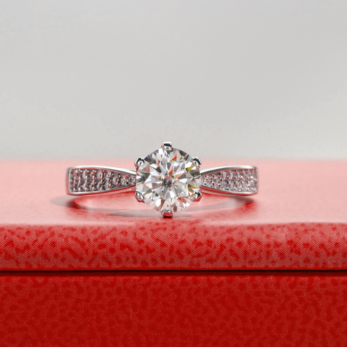 Anel Borealis Moissanite Cravejado