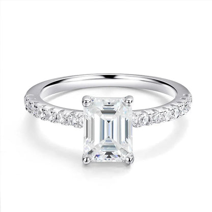 Anel Moissanite Esmeralda Cravejado