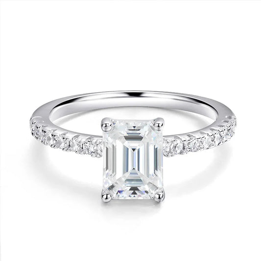 Anel Moissanite Esmeralda Cravejado