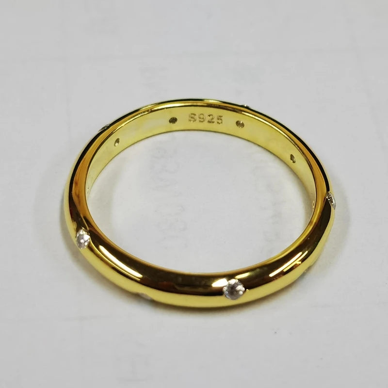 Aliança Ergonômica 15 Pontos Moissanite Prata Banhada à Ouro 14k - Loratta 