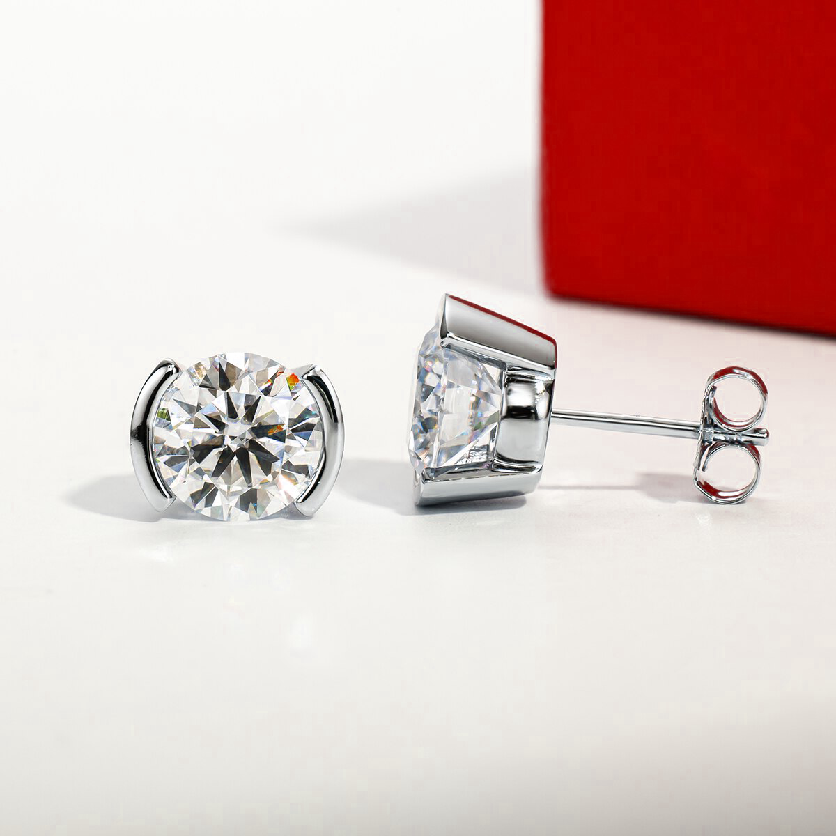 Brinco Ponto de Luz Moissanite