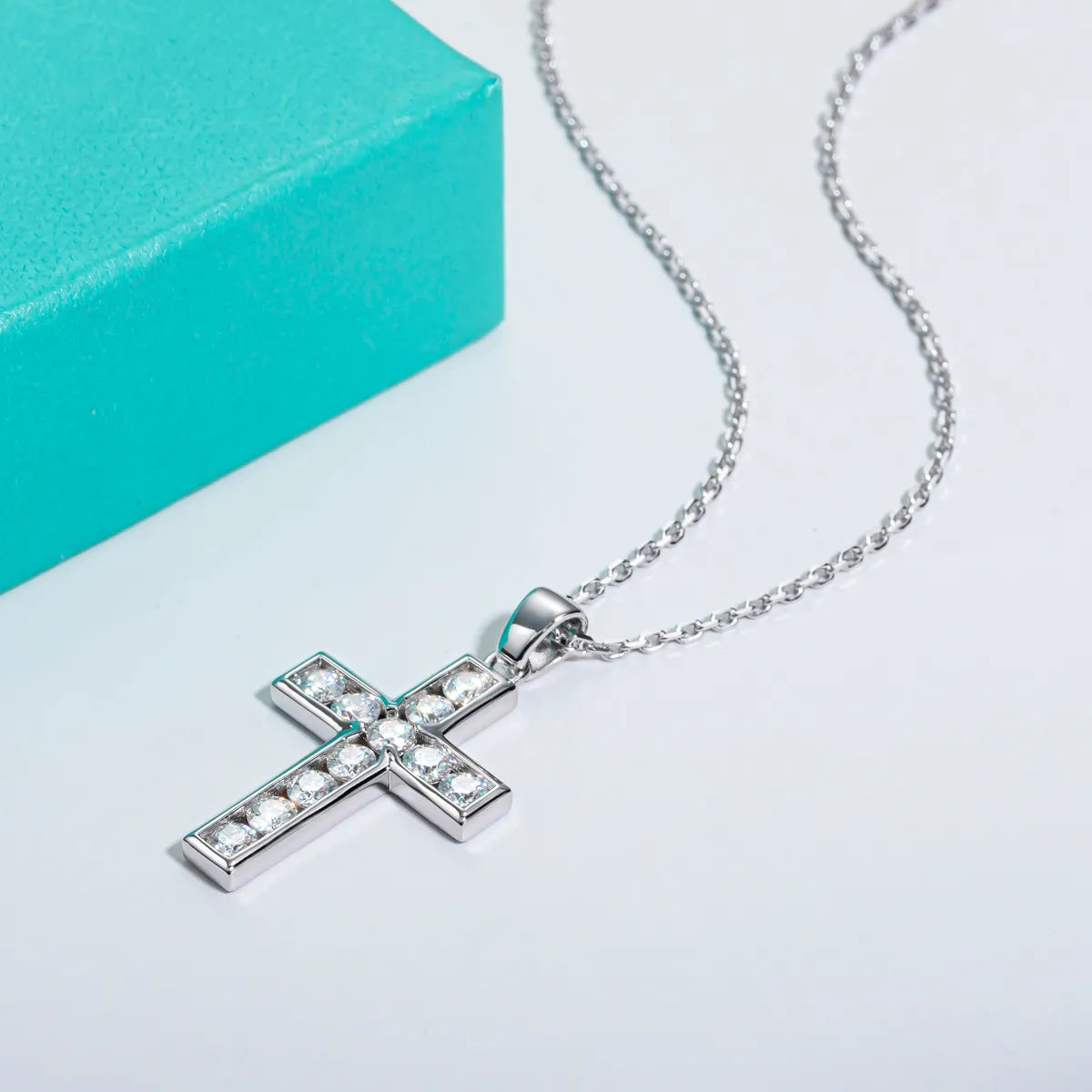 Colar Crucifixo Moissanite Cravejado em Prata - Loratta 