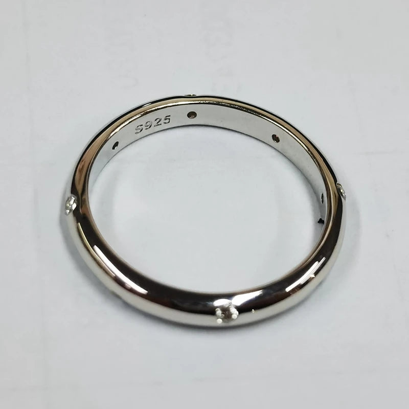 Aliança Ergonômica 15 Pontos Moissanite Prata Banhada à Ouro 14k - Loratta 