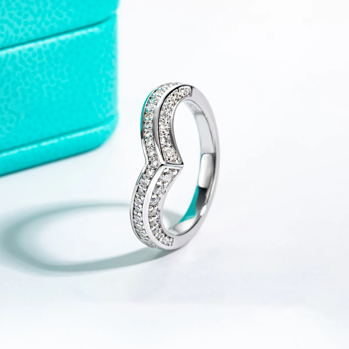 Meia Aliança Vênus Moissanite em Prata Banhada a Ouro