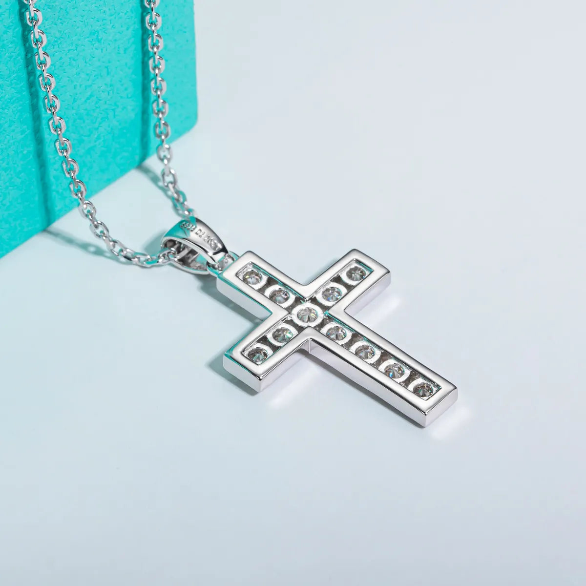 Colar Crucifixo Moissanite Cravejado em Prata - Loratta 