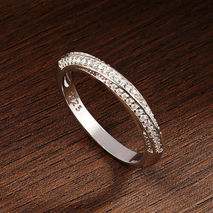Meia Aliança Entrelaço de Luz Moissanite