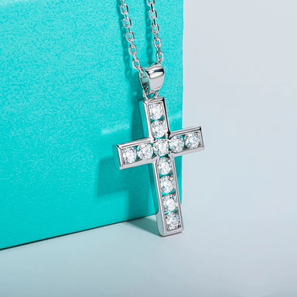Colar Crucifixo Moissanite Cravejado em Prata - Loratta 