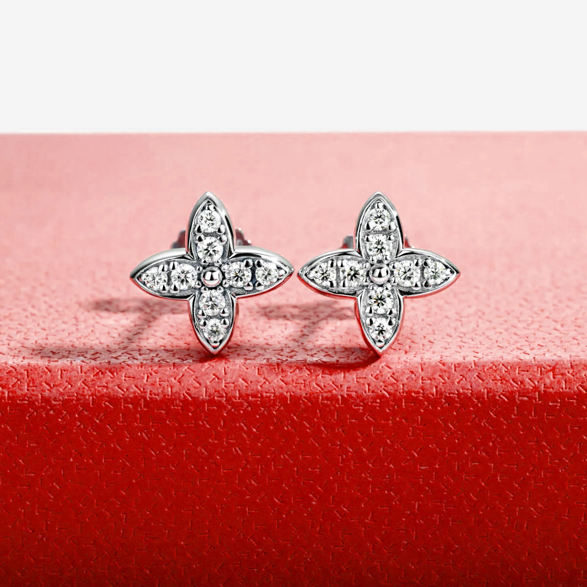 Brinco Pedras Cintilantes Moissanite Banhado a Ouro 18k