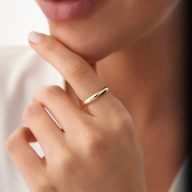 Aliança Ergonômica 15 Pontos Moissanite Prata Banhada à Ouro 14k - Loratta 