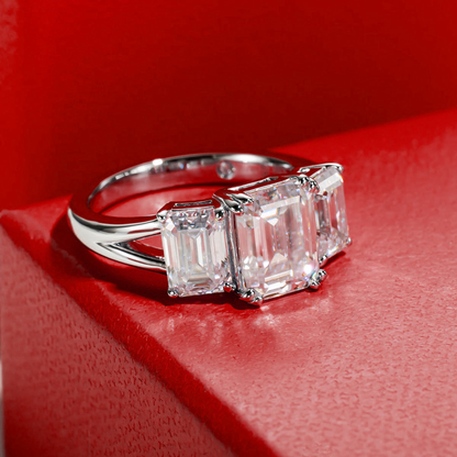 Anel Trinity Esmeralda Moissanite
