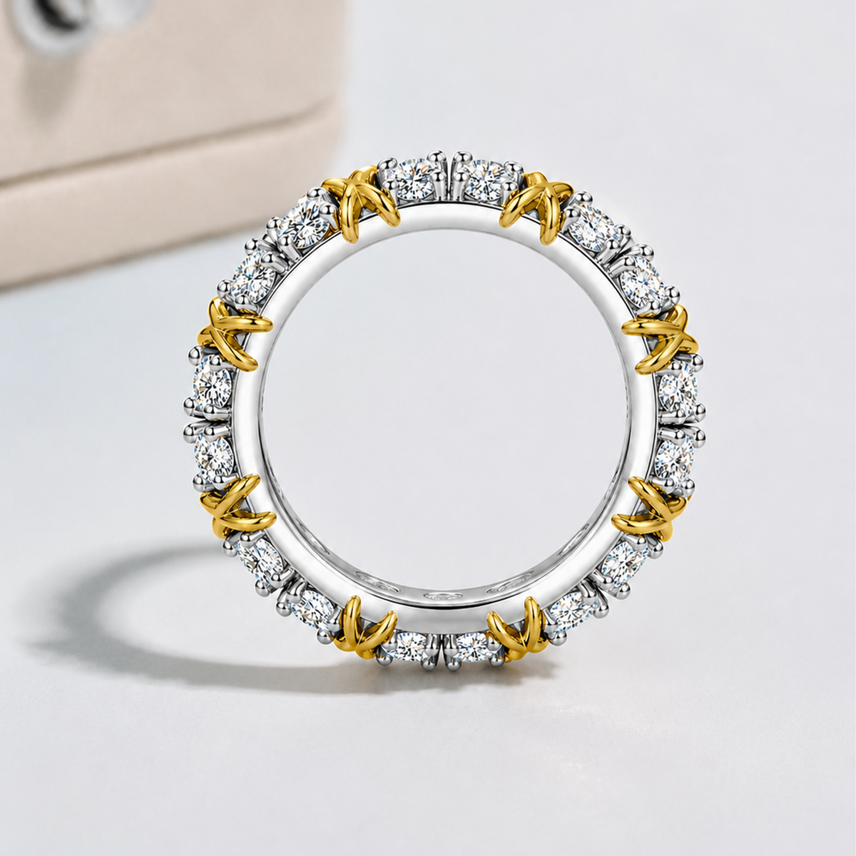 Aliança Enlace 16 Pedras Moissanite Banhada a Ouro 18k
