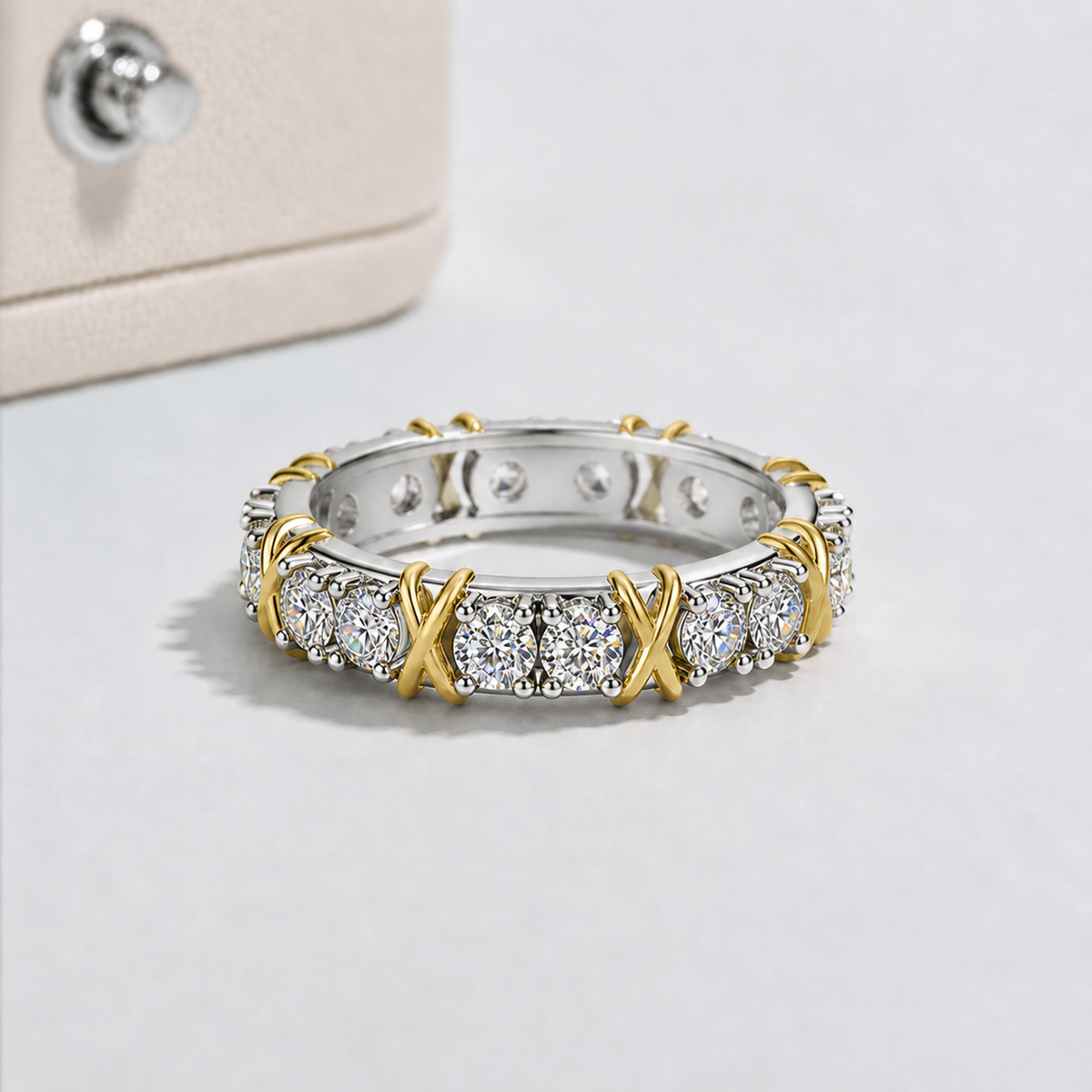 Aliança Enlace 16 Pedras Moissanite Banhada a Ouro 18k
