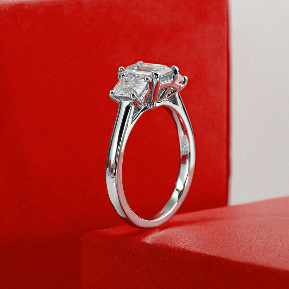 Anel Trigêmeo Esmeralda Moissanite